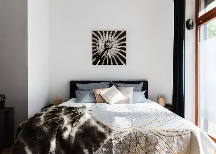 90Sqm 2Br Design Gem - Outdoor Terrace